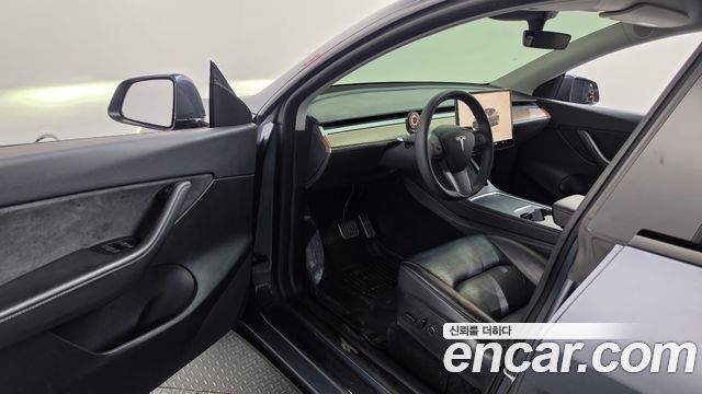 Tesla Model Y 2022 — photo 13