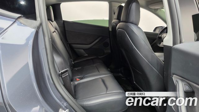 Tesla Model Y 2022 — photo 17