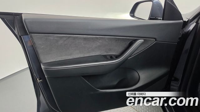Tesla Model Y 2022 — photo 14