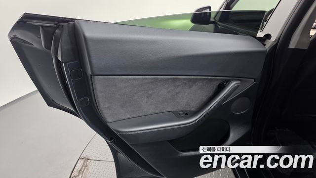 Tesla Model Y 2022 — photo 15