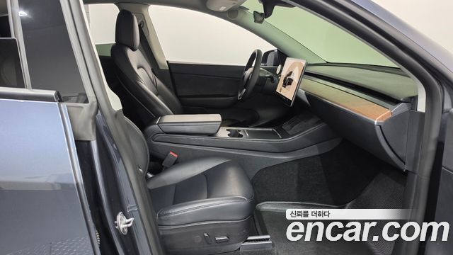 Tesla Model Y 2022 — photo 16