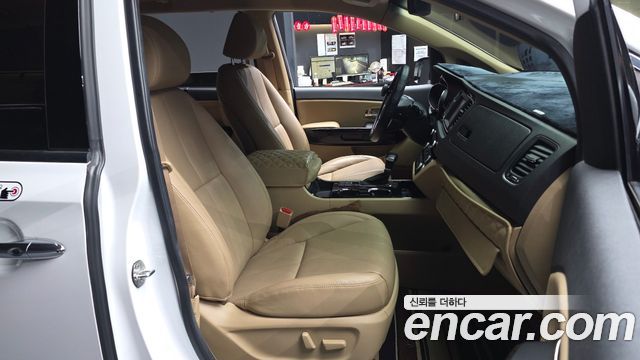Kia Canival 2019 — photo 17