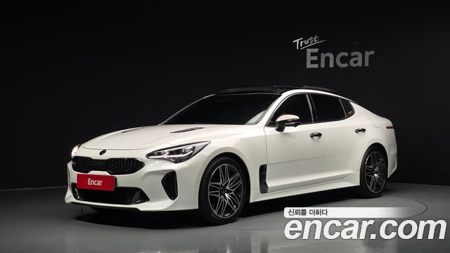 Kia Stinger 2023 — photo 1