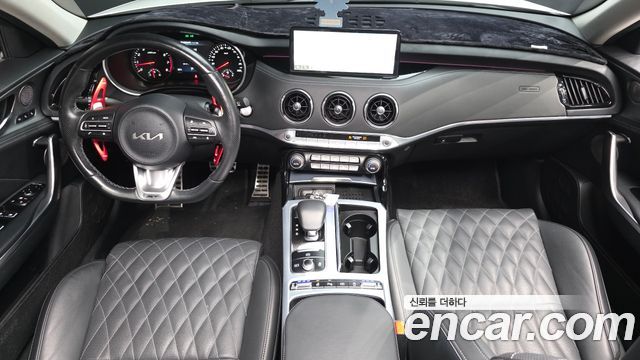 Kia Stinger 2023 — photo 10