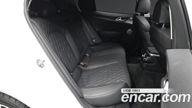 Kia Stinger 2023 — photo 18