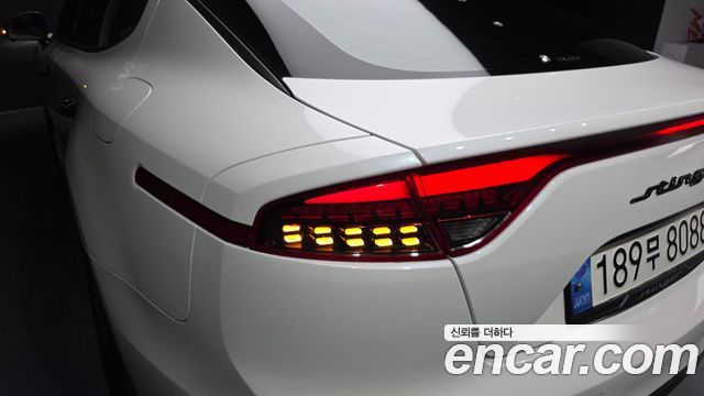 Kia Stinger 2023 — photo 9