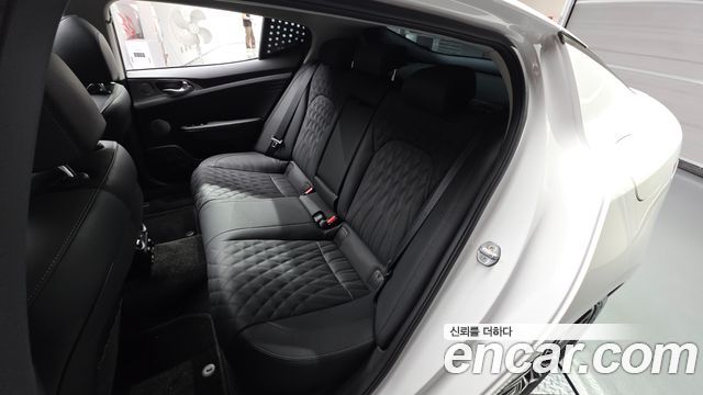 Kia Stinger 2023 — photo 16