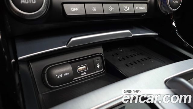 Kia Stinger 2023 — photo 32