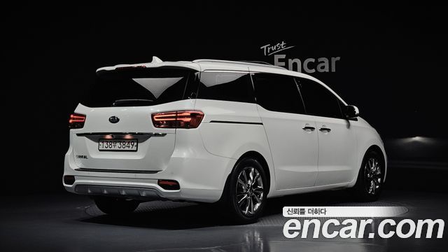 Kia Canival 2020 — photo 2