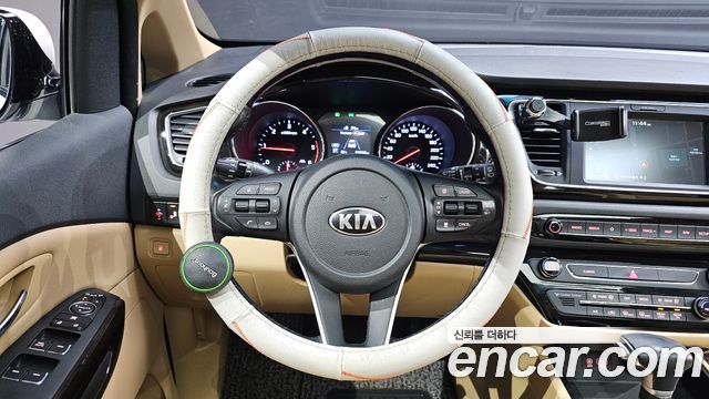 Kia Canival 2020 — photo 18
