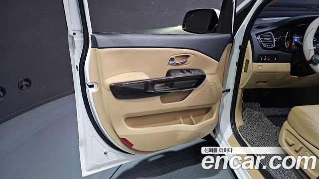 Kia Canival 2020 — photo 14