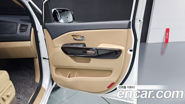 Kia Canival 2020 — photo 15