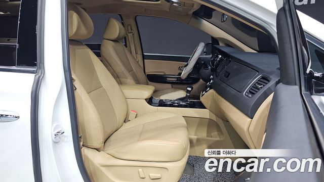 Kia Canival 2020 — photo 16