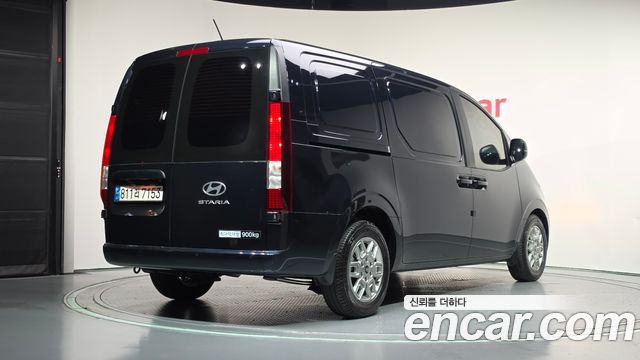 Hyundai Staria 2025 — photo 2