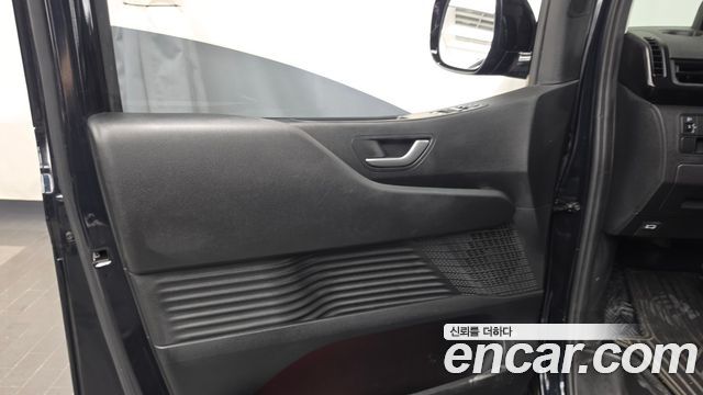Hyundai Staria 2025 — photo 10