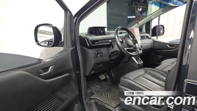 Hyundai Staria 2025 — photo 13