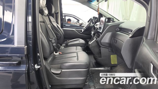 Hyundai Staria 2025 — photo 17