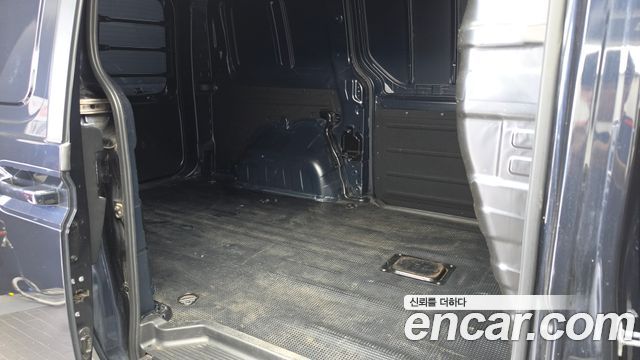 Hyundai Staria 2025 — photo 18