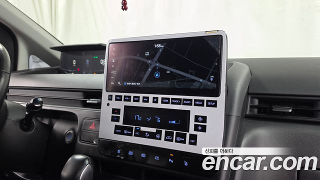Hyundai Staria 2025 — photo 20