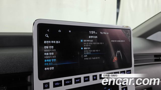 Hyundai Staria 2025 — photo 22