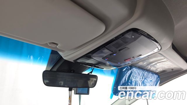 Hyundai Staria 2025 — photo 23