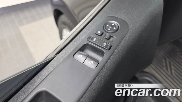 Hyundai Staria 2025 — photo 24