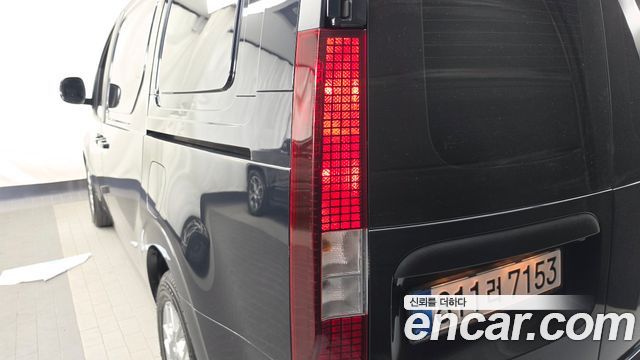 Hyundai Staria 2025 — photo 9