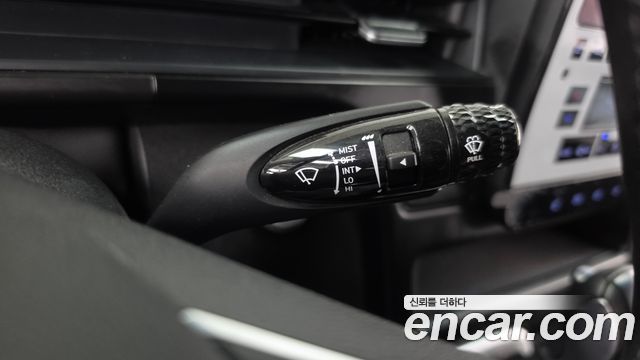 Hyundai Staria 2025 — photo 28