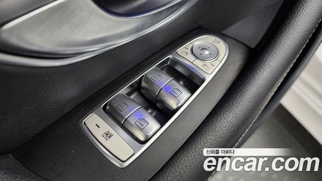Mercedes-Benz E-Class 2018 — photo 23