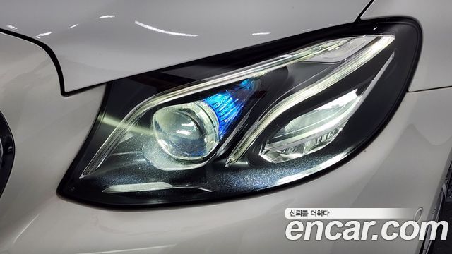 Mercedes-Benz E-Class 2018 — photo 8