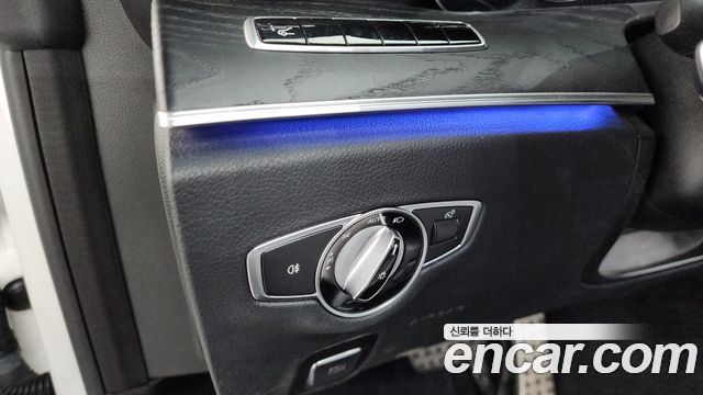 Mercedes-Benz E-Class 2018 — photo 30