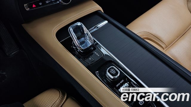 Volvo XC90 2021 — photo 12