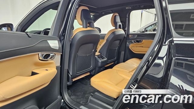 Volvo XC90 2021 — photo 17