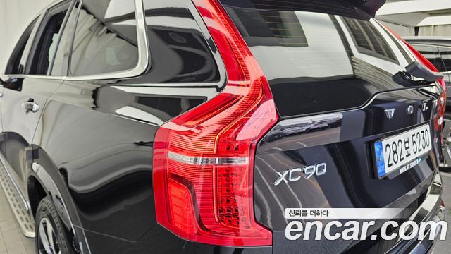 Volvo XC90 2021 — photo 9