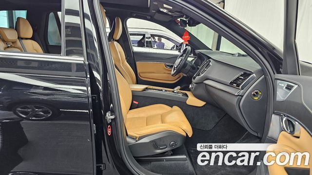 Volvo XC90 2021 — photo 16