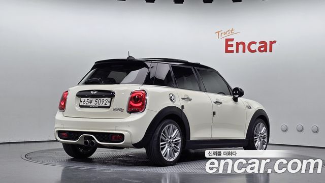 Mini Cooper 2017 — photo 2