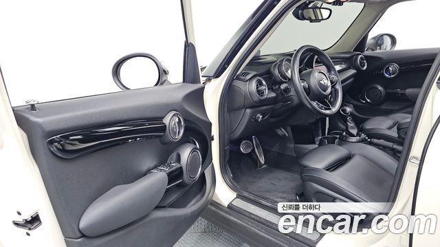 Mini Cooper 2017 — photo 17