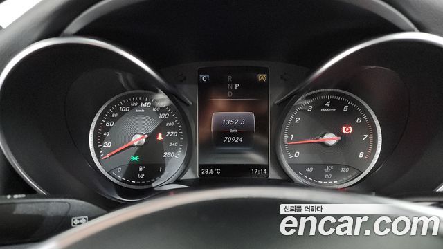 Mercedes-Benz C-Class 2018 — photo 11