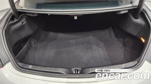 Mercedes-Benz C-Class 2018 — photo 26