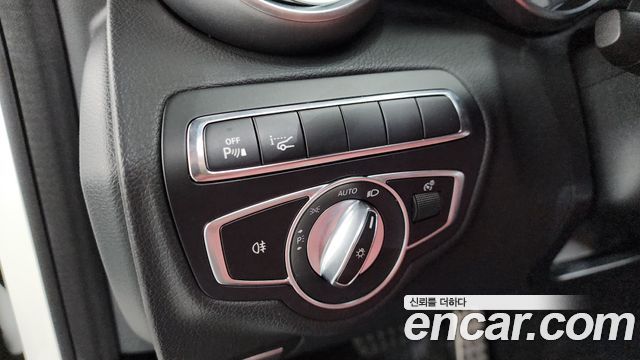 Mercedes-Benz C-Class 2018 — photo 28