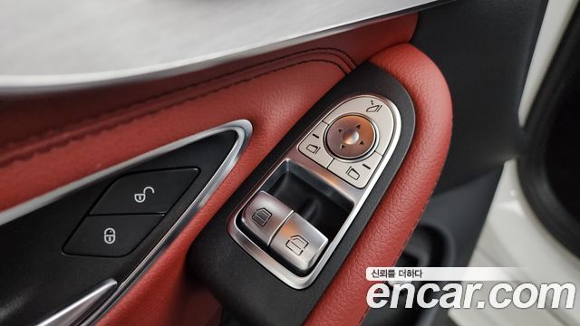 Mercedes-Benz C-Class 2018 — photo 30