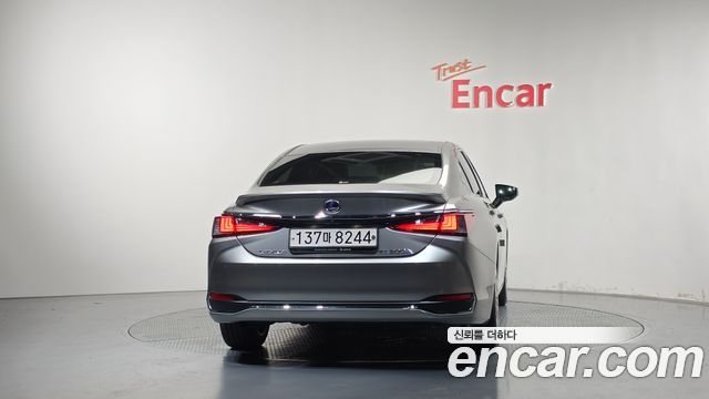 Lexus ES 2021 — photo 4