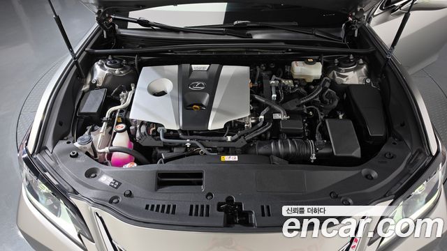 Lexus ES 2021 — photo 6