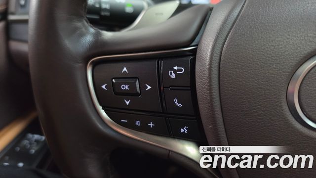 Lexus ES 2021 — photo 22