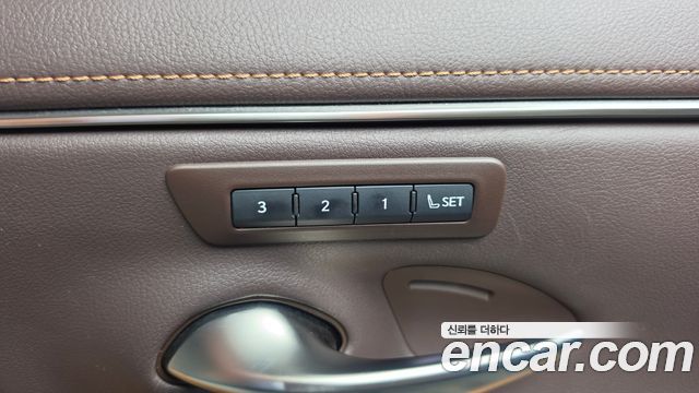 Lexus ES 2021 — photo 25