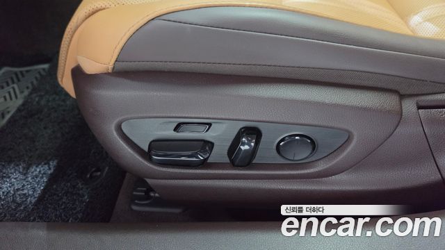 Lexus ES 2021 — photo 31