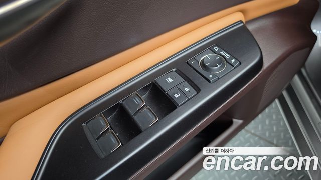 Lexus ES 2021 — photo 36