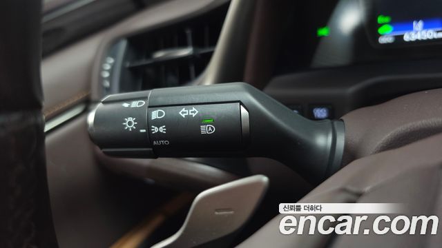 Lexus ES 2021 — photo 37