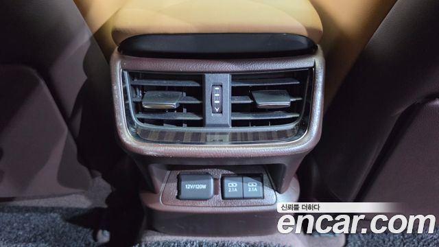 Lexus ES 2021 — photo 38
