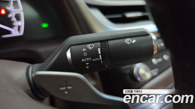 Lexus ES 2021 — photo 39